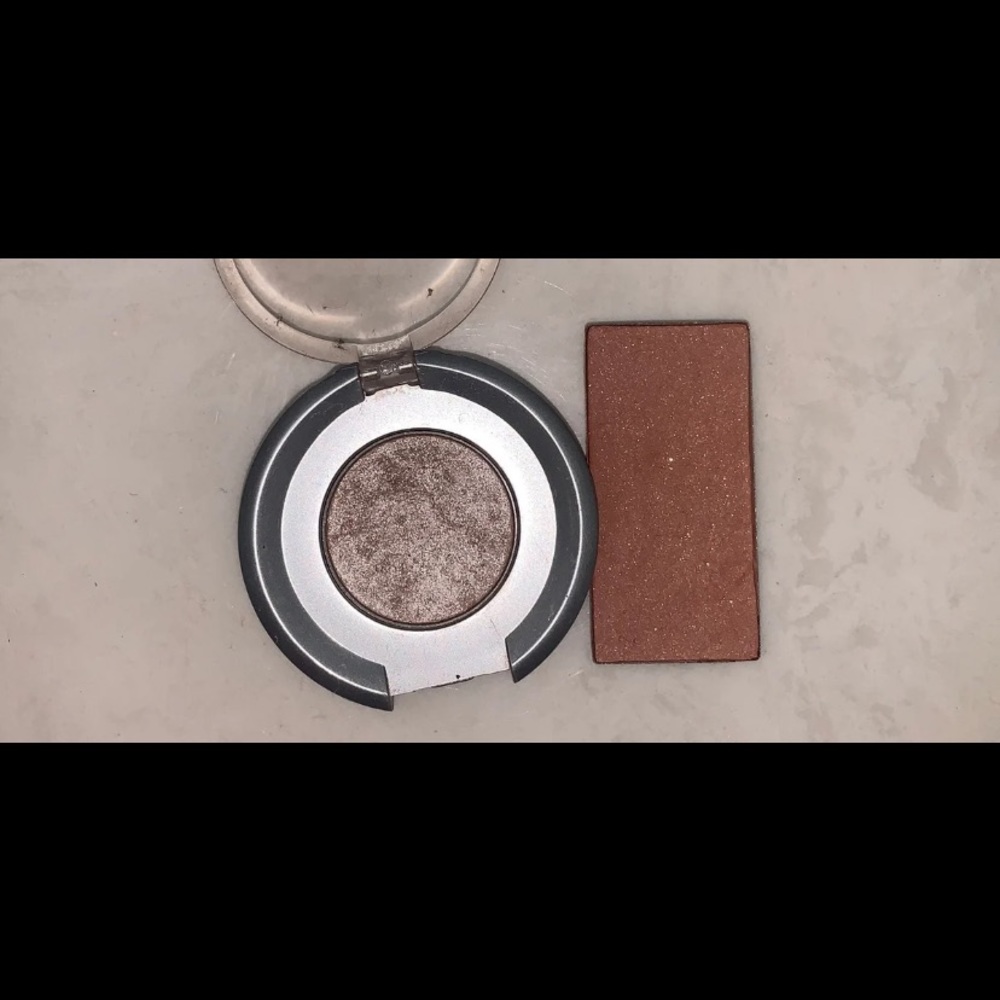 Random makeup bundle - Picture 3 of 3